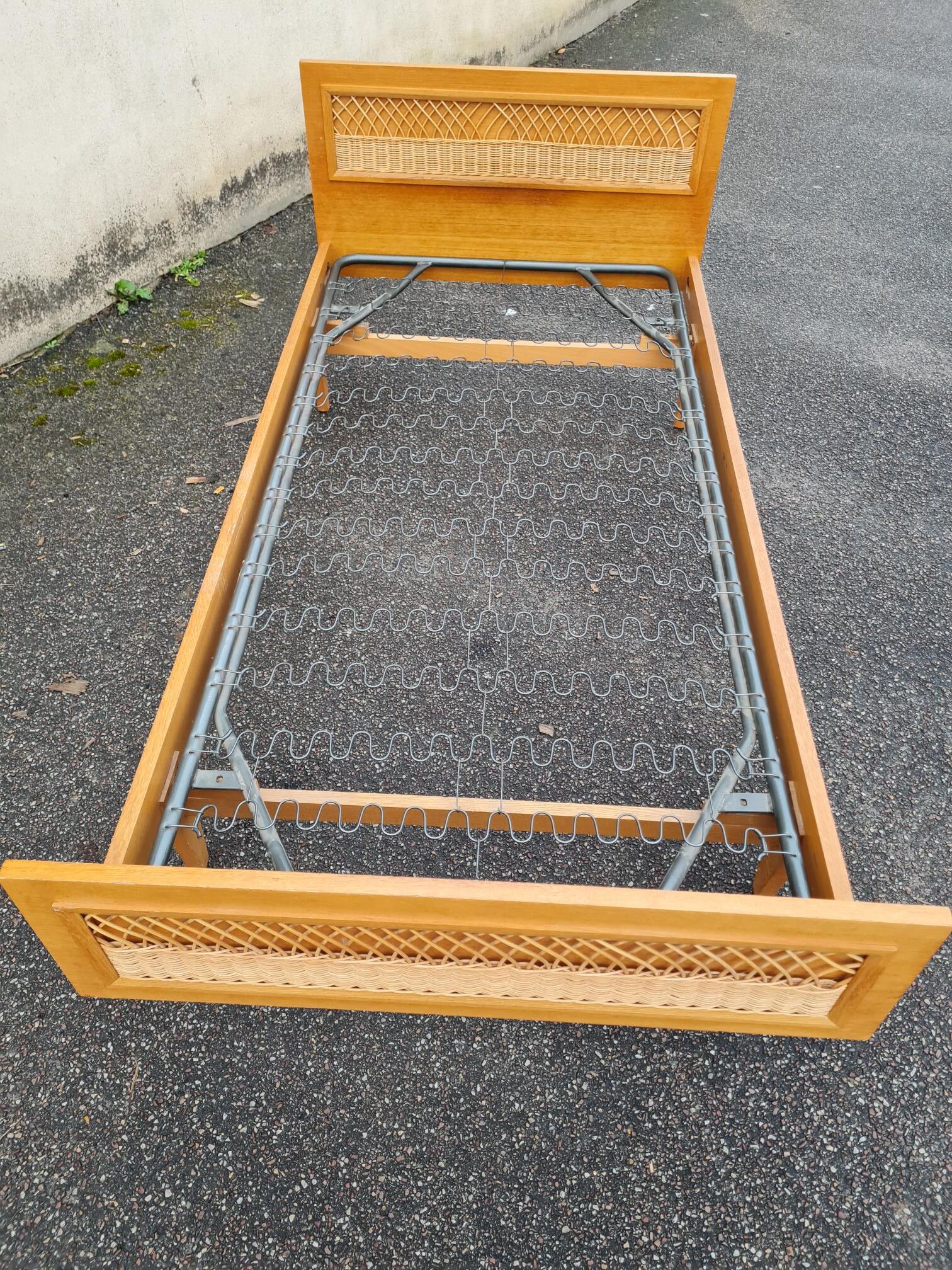 Single bed in rattan and wicker
