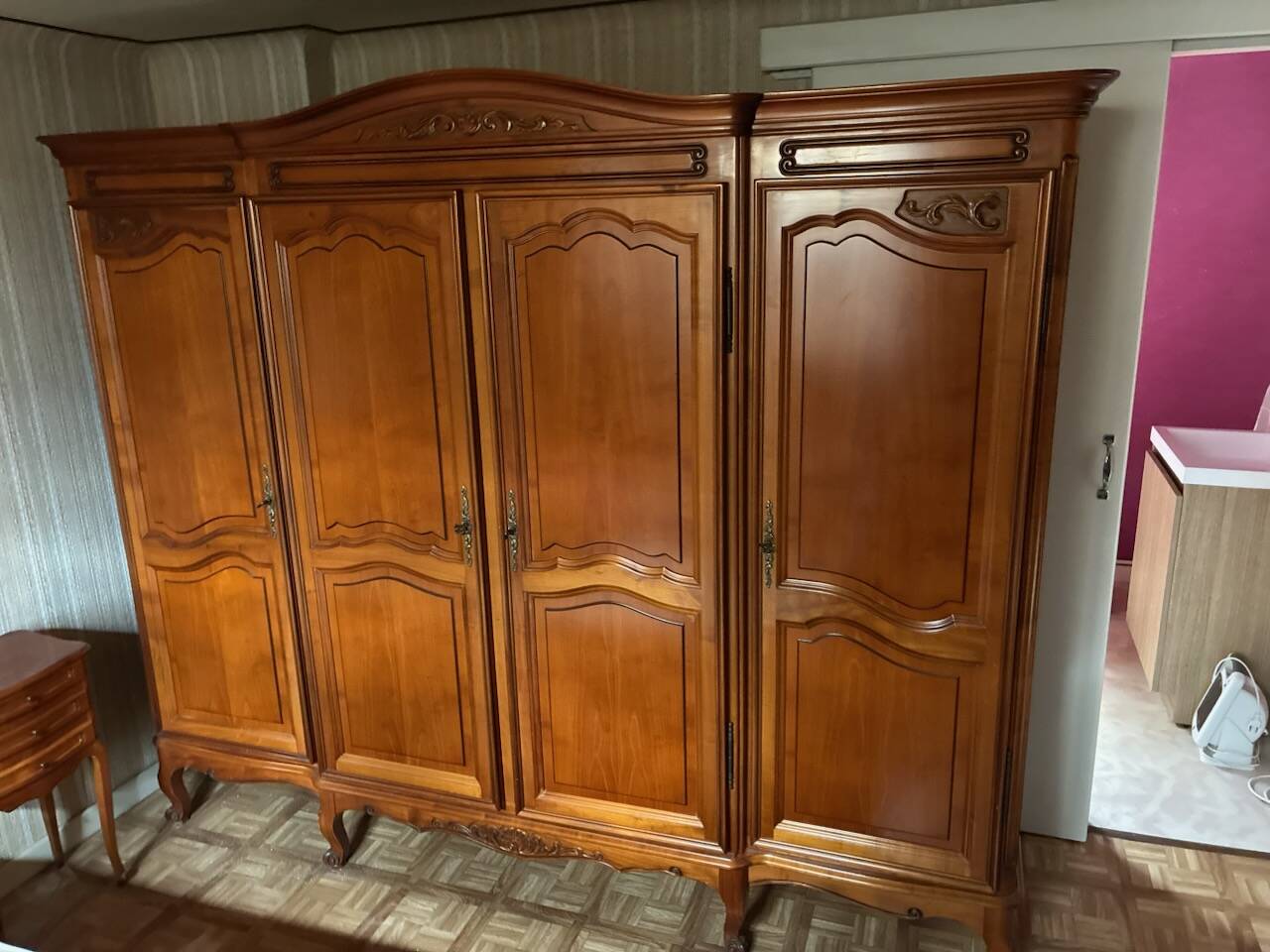 Wardrobe with 4 doors