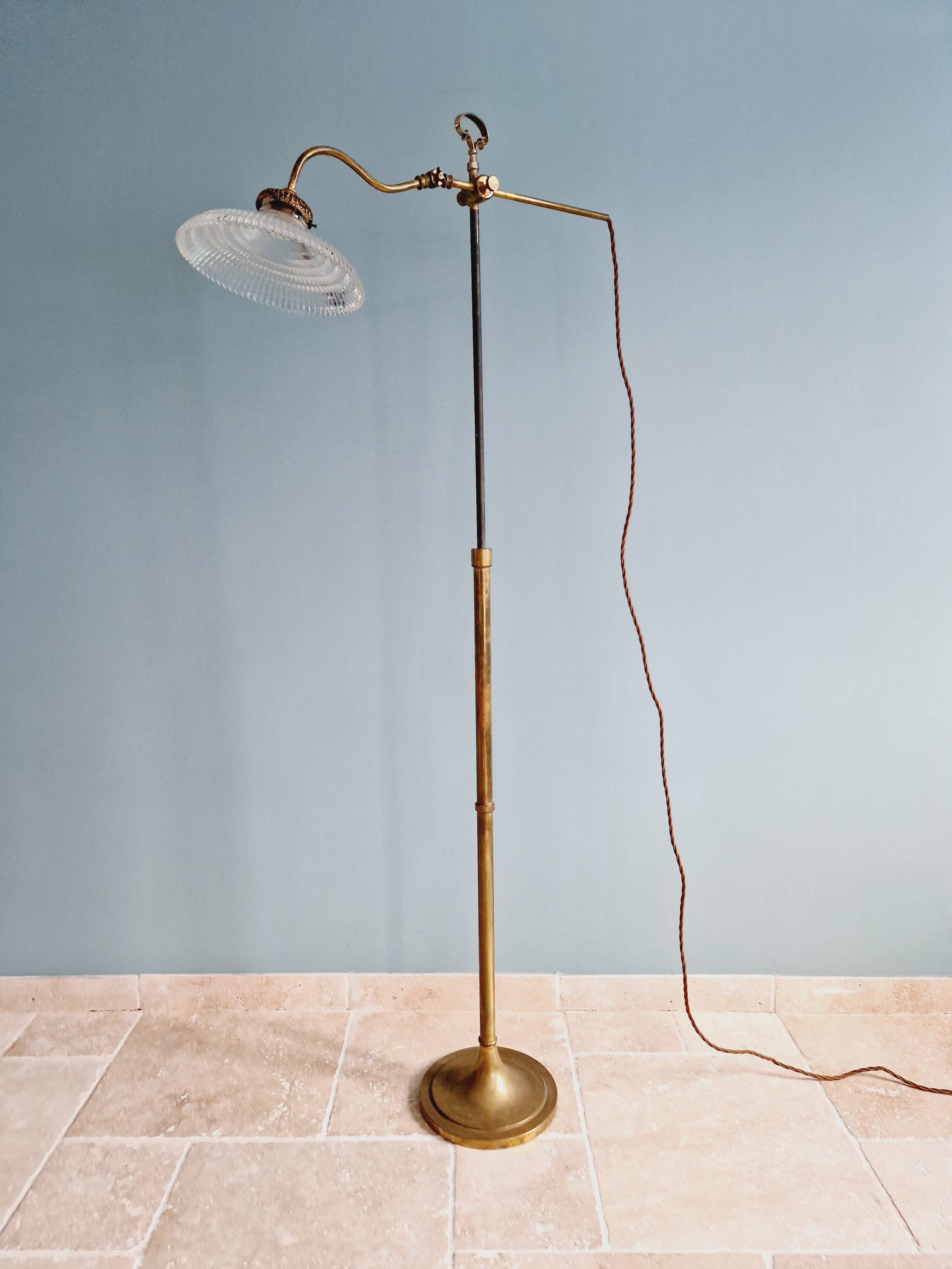 Brass and grooved glass floor lamp in Art Deco style