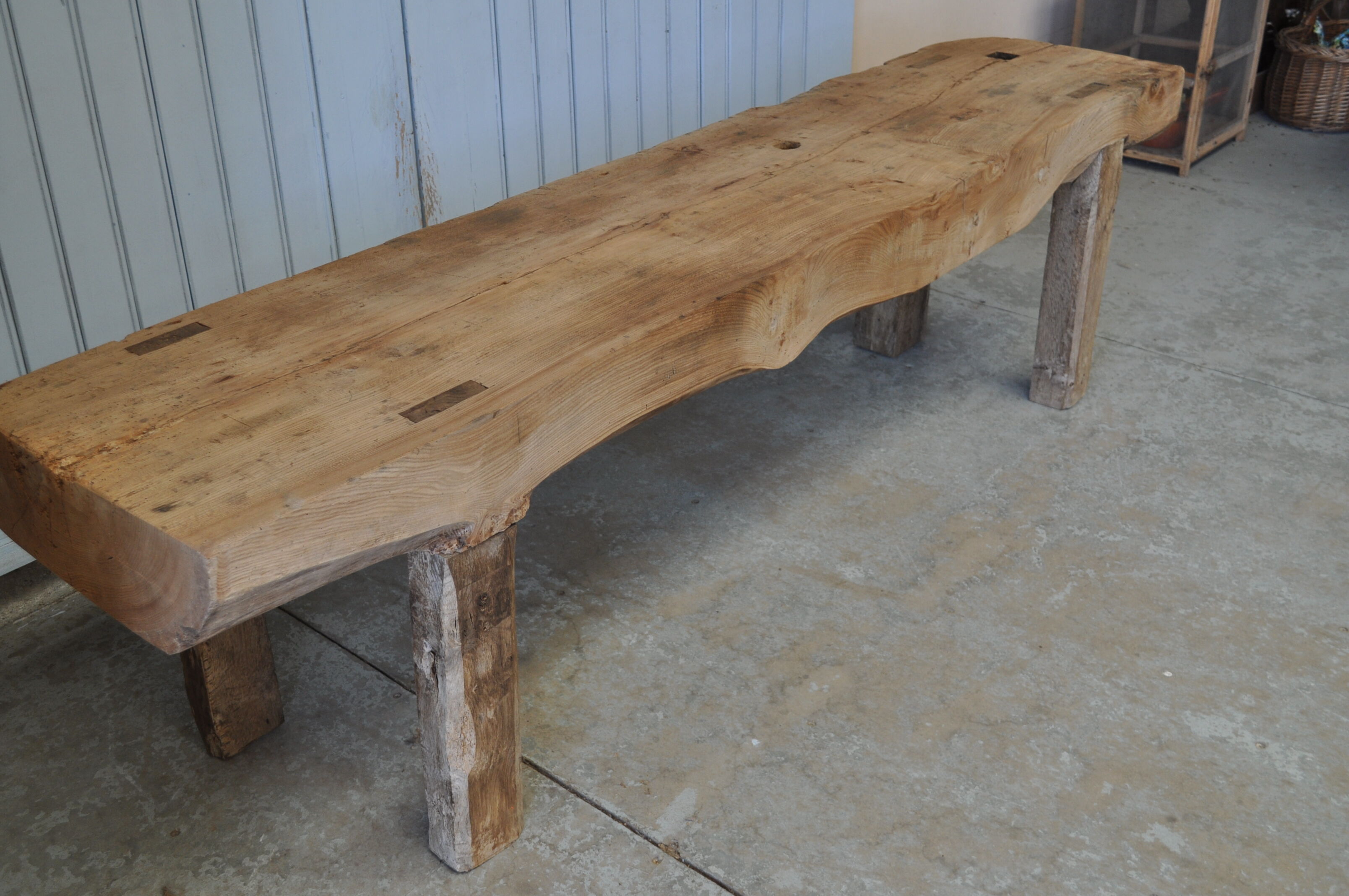 Low carpenter workbench