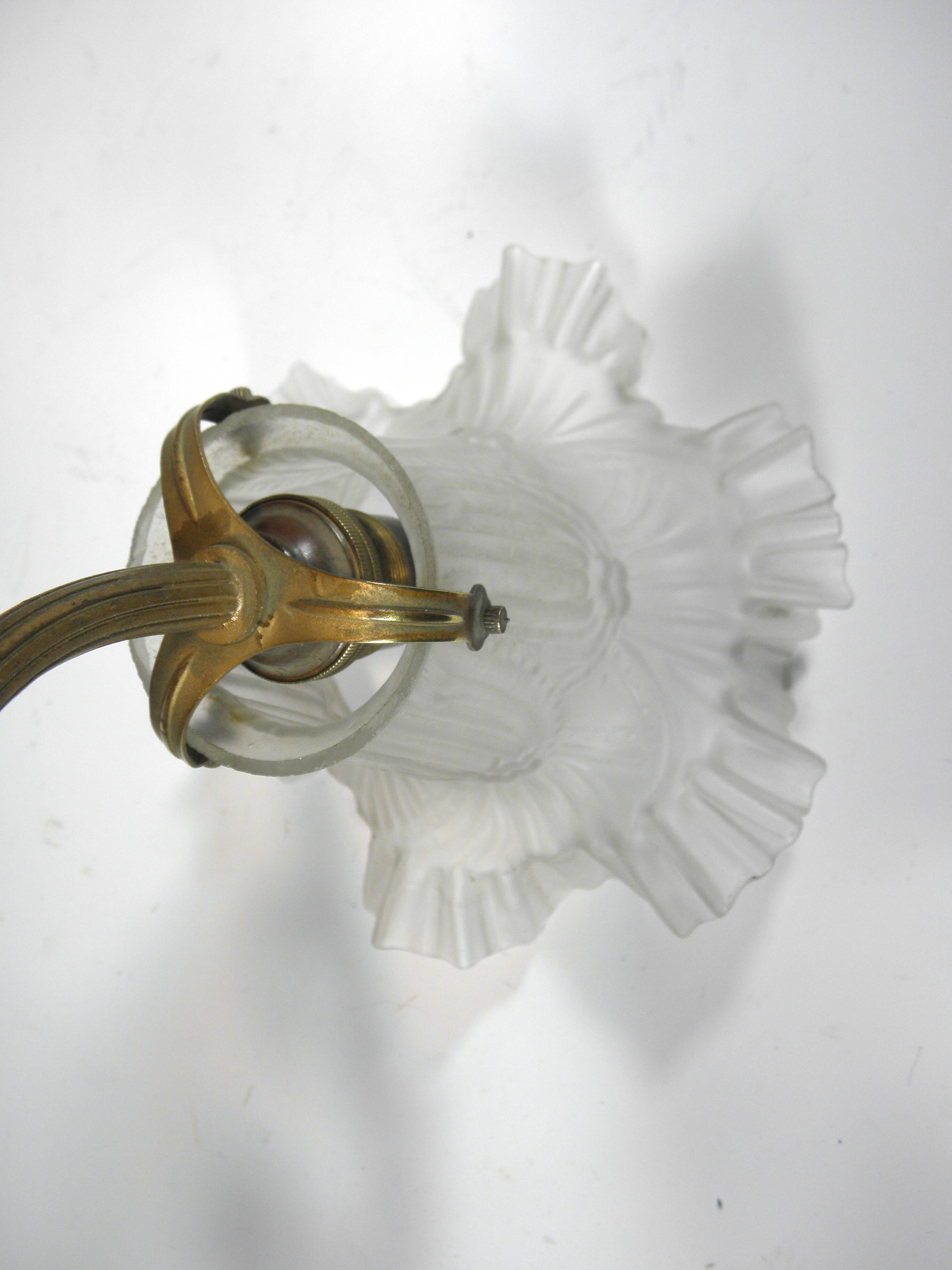 Swan neck wall light in gilded brass and glass