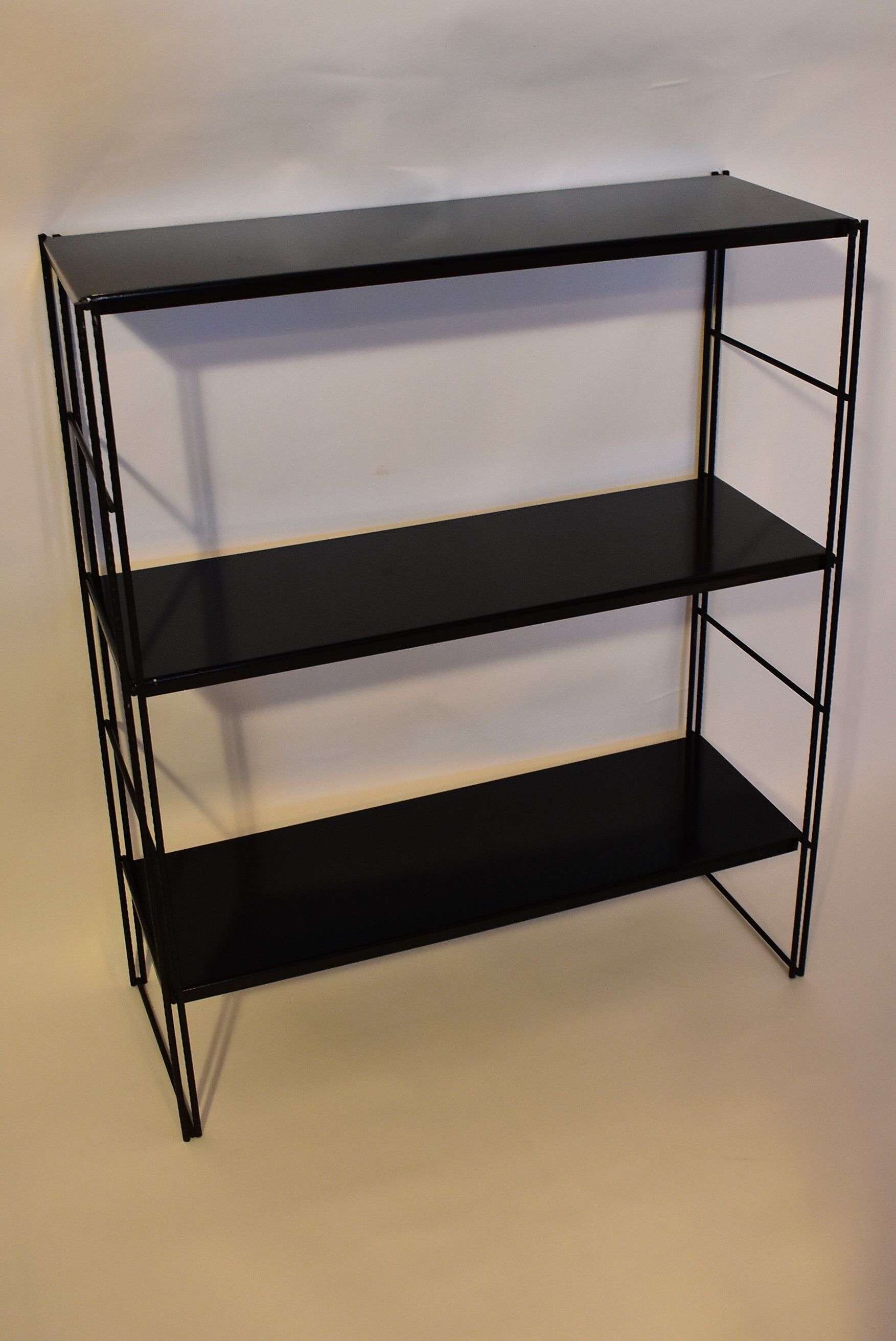 Shelf string vintage