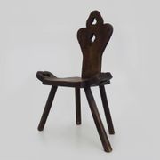 Brutalist tripod chair in raw wood. Solid wood chair. 1960s.