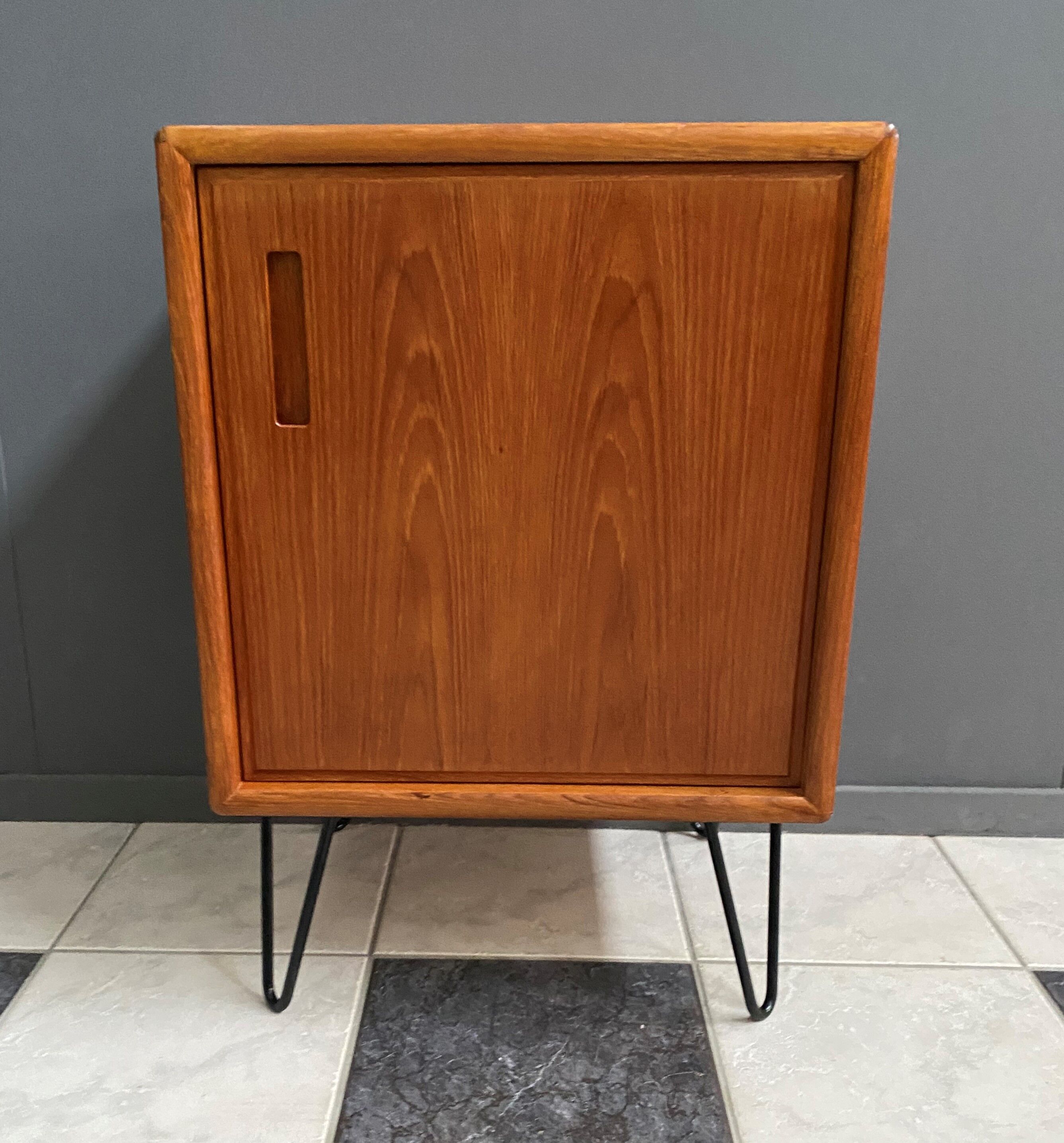Danish teak cabinet 1960s on hairpin legs