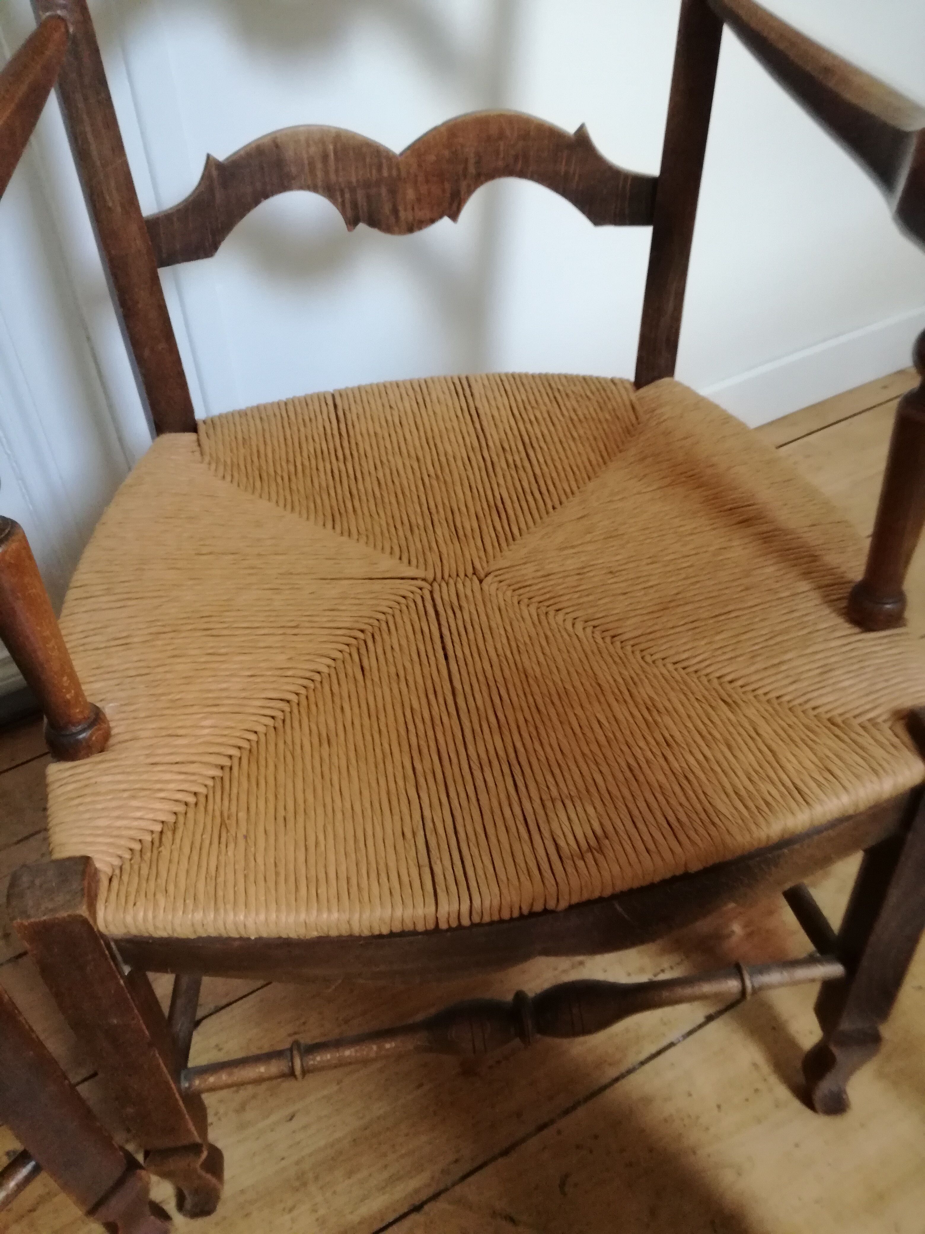 Paire de fauteuils paillés provençaux