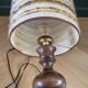 Grande lampe vintage pied bois abat-jour laine bouclettes - Ref 1025