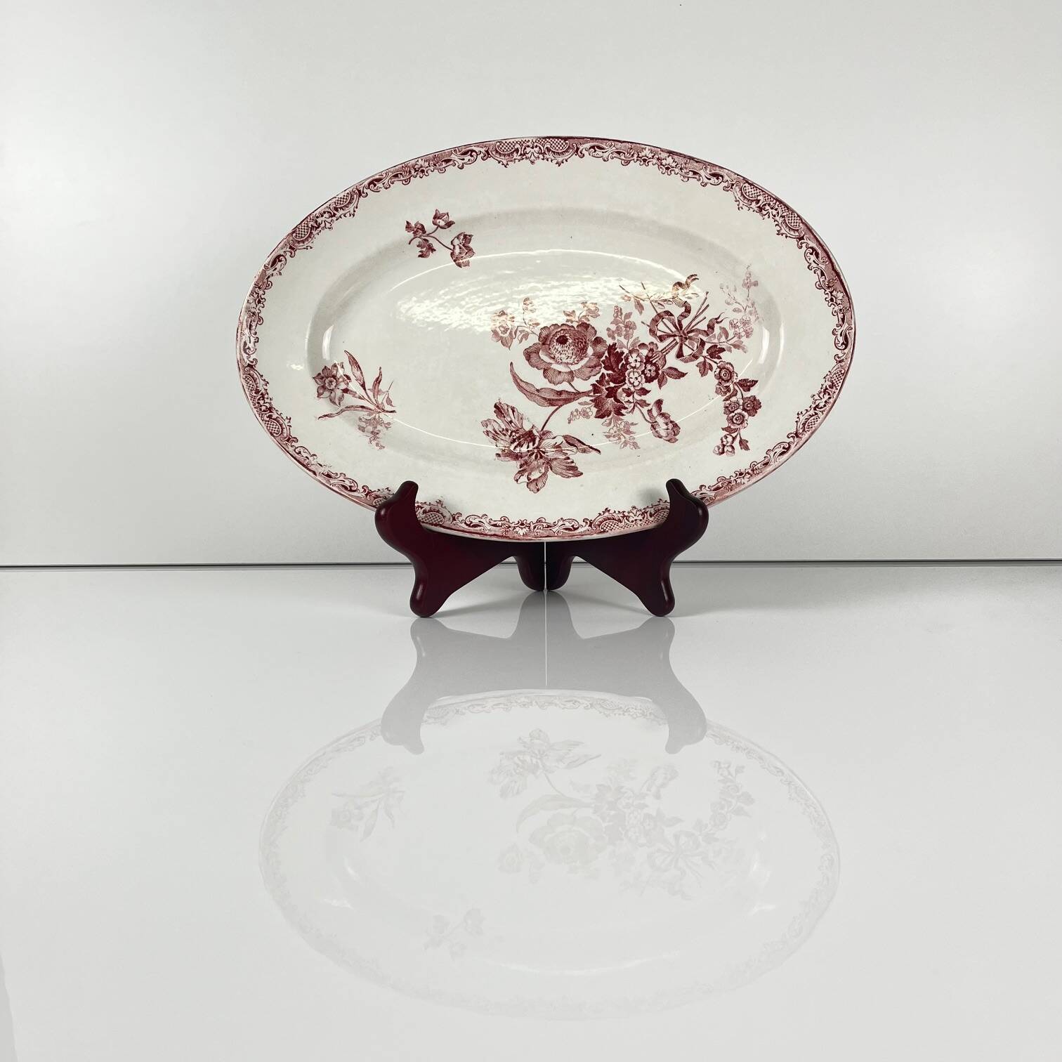 Oval dish "Fontange" Sarreguemines, red, 1920-1950