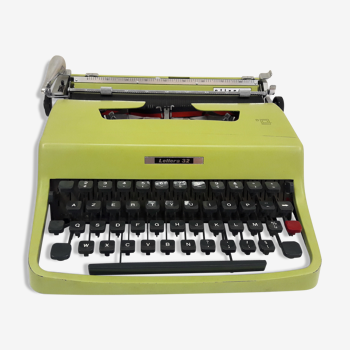 Machine à écrire Olivetti Lettera 32 de 1964 vintage vert olive