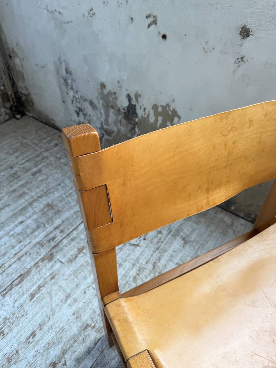 Elm and leather armchair Maison Regain