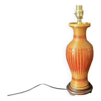 Pied de lampe chinois vintage 1970 en bambou tressé sur vase porcelaine