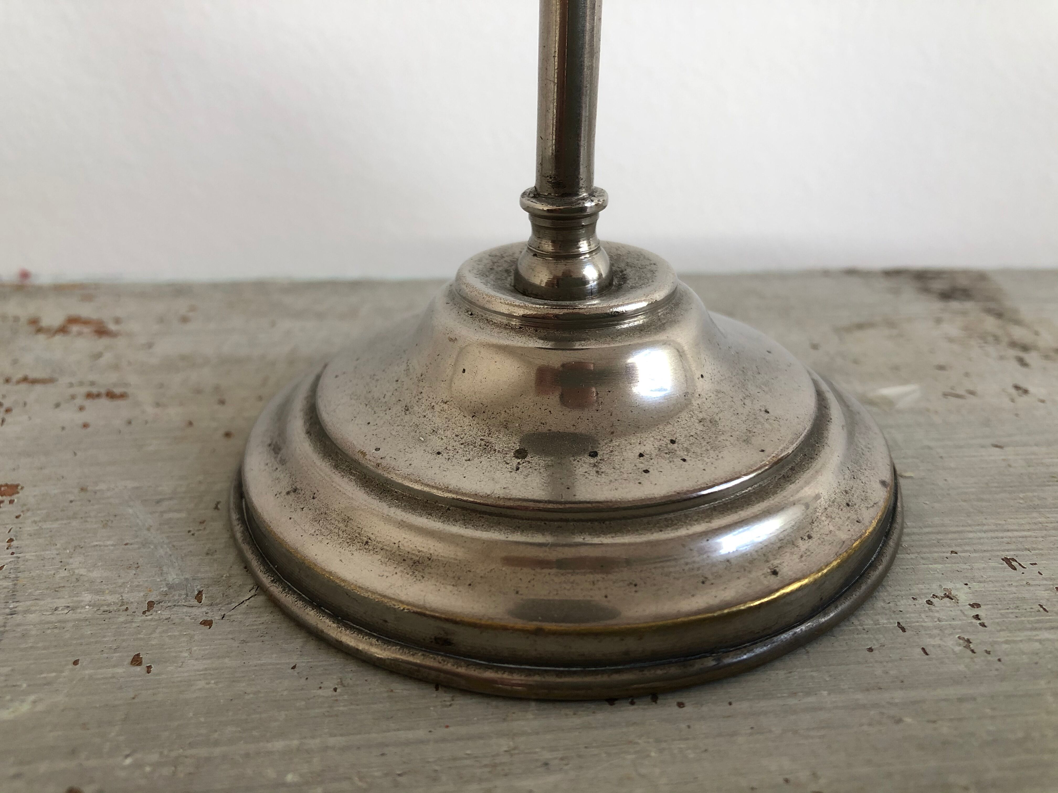 V.N. Siegel's antique hat-wearing display