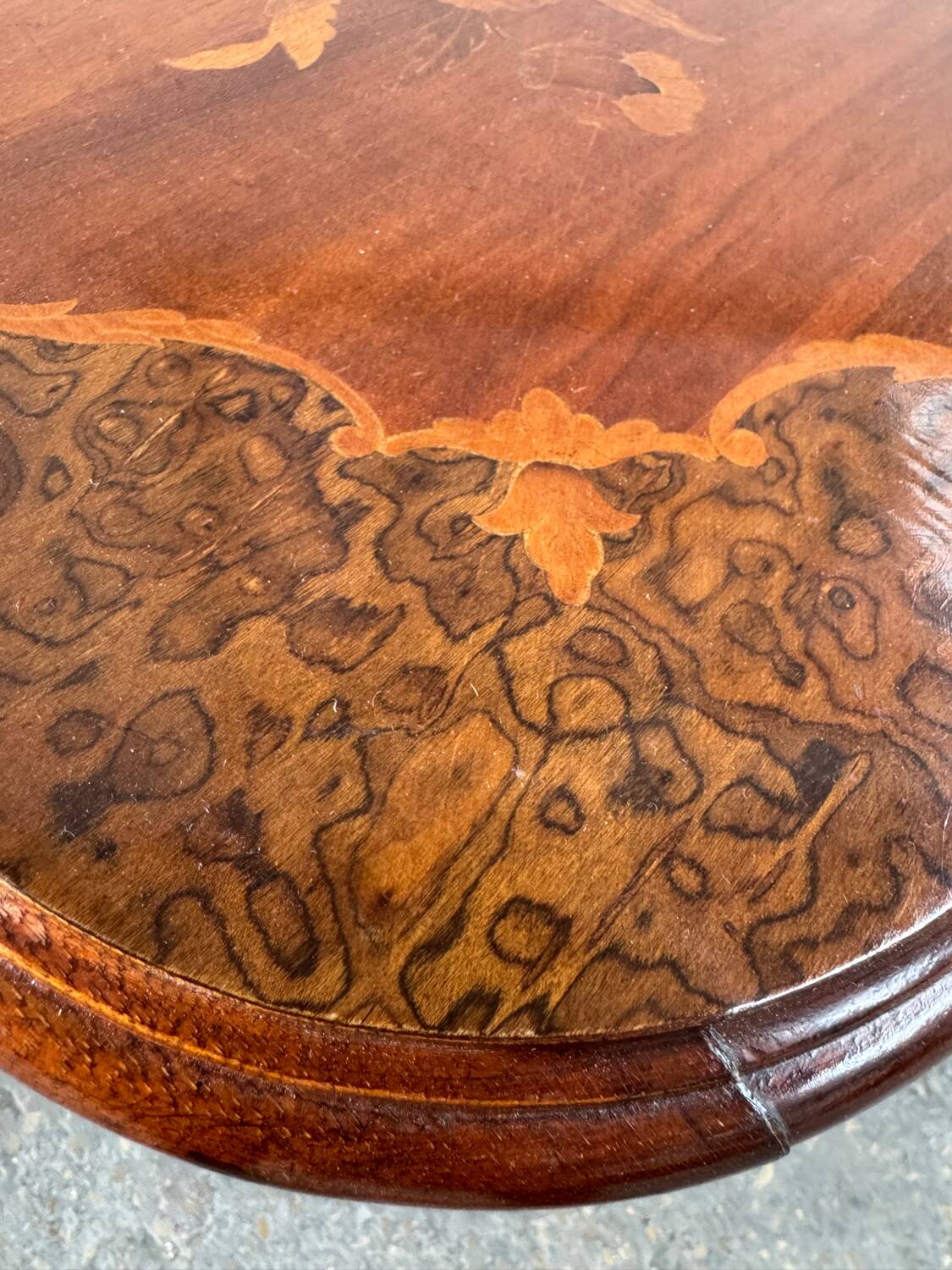 Marquetry pedestal table