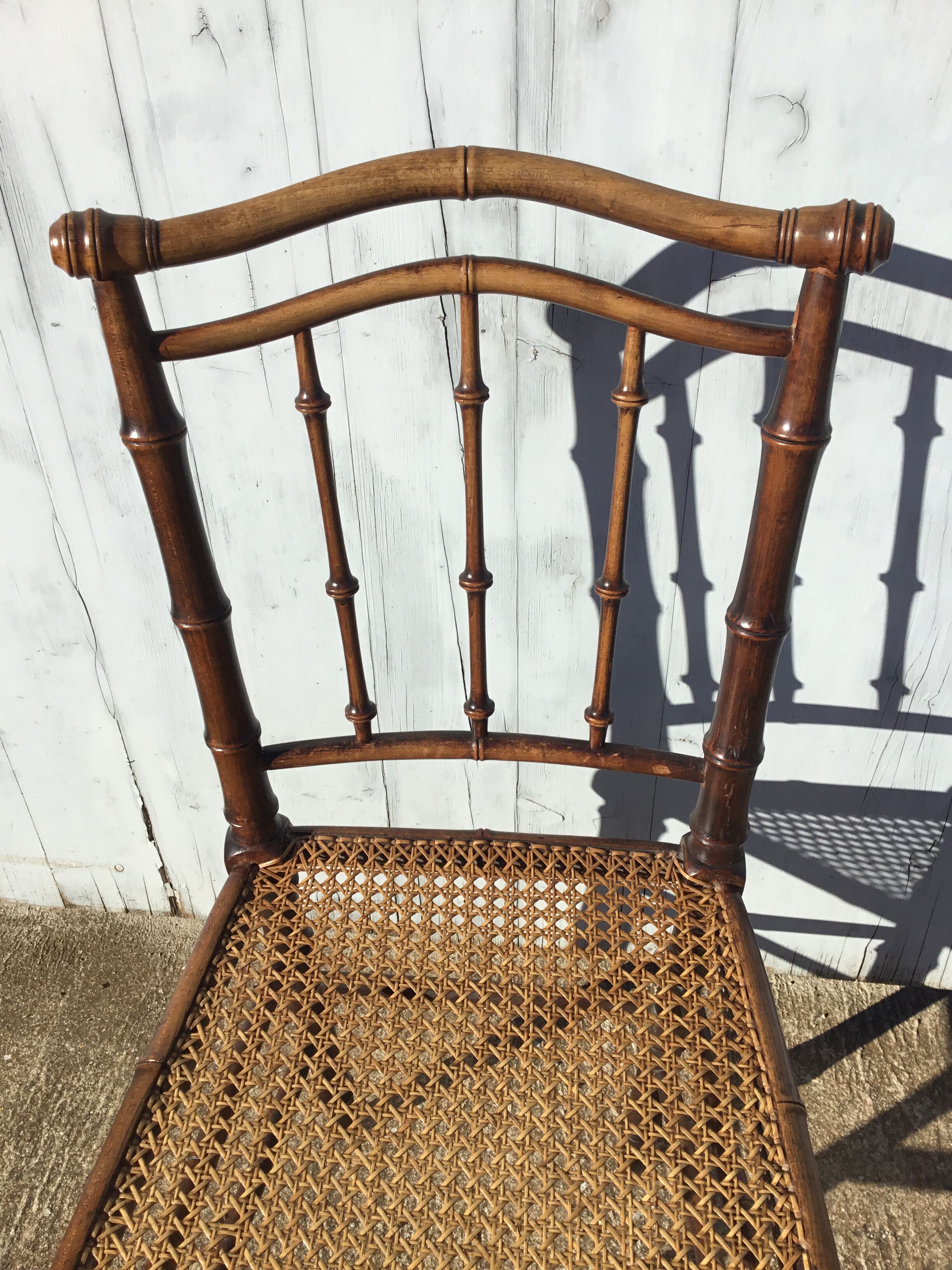 Chaise en bambou cannée