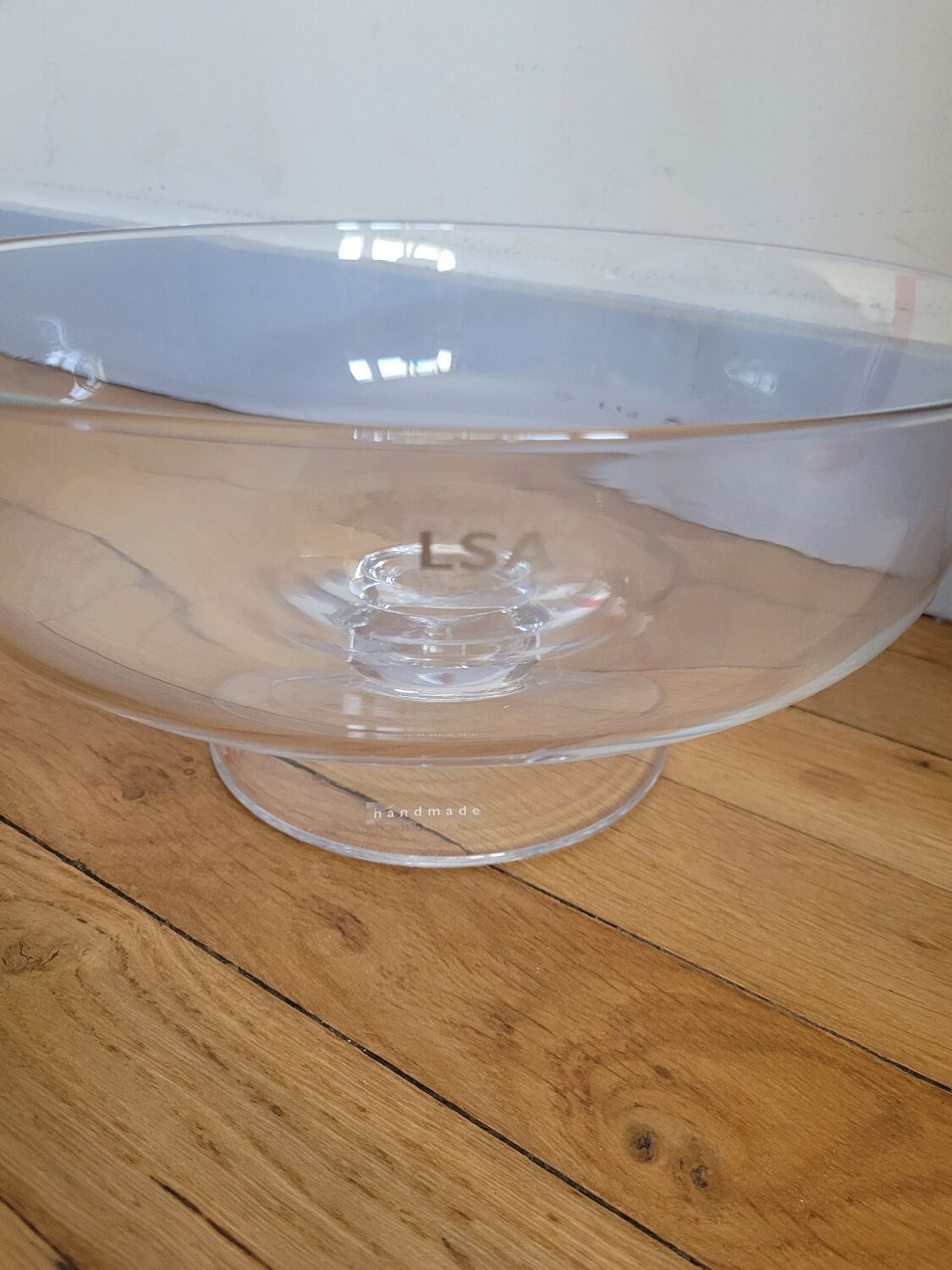 Free-standing fruit bowl