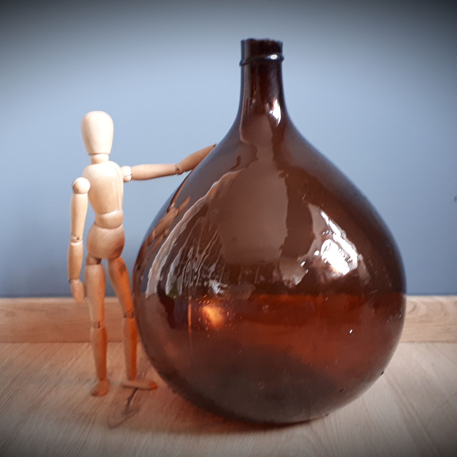 Demijohn 10L round dark brown blown glass