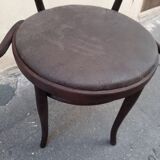 chair says Le Corbusier