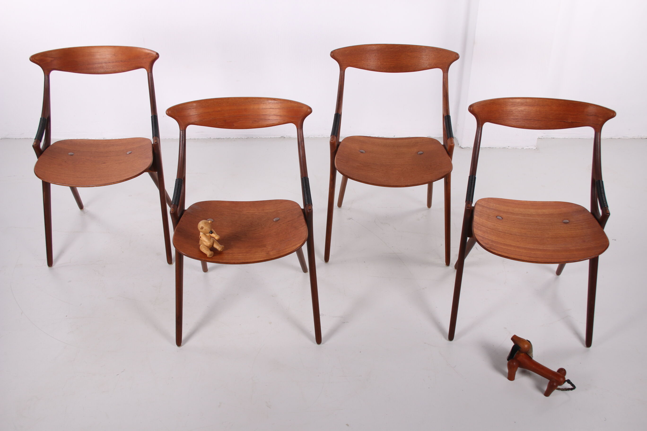 Set of 4 teak chairs model 17, Arne Hovmand Olsen for Mogens Kold, 1950s