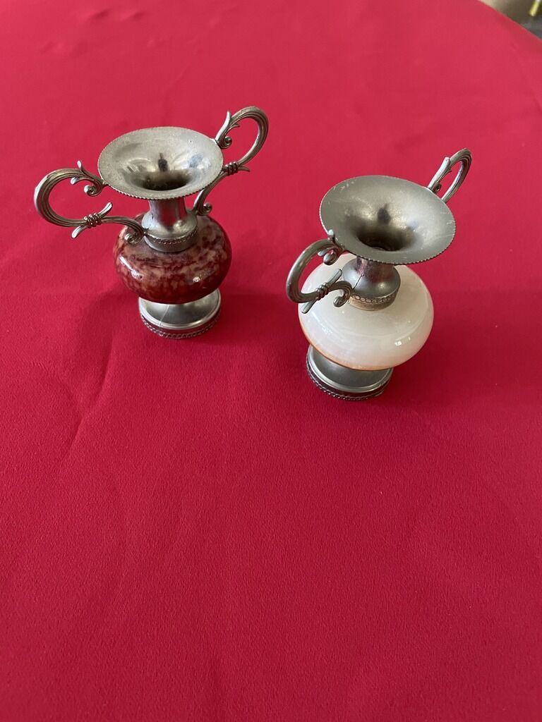 Vases en marbre et étain