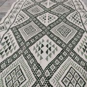 Tapis blanc et vert tissé mains