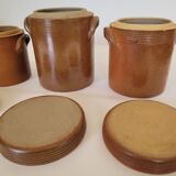 Set of 3 pots with sandstone lids