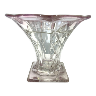 Vase en verre ciselé et à reflet rose