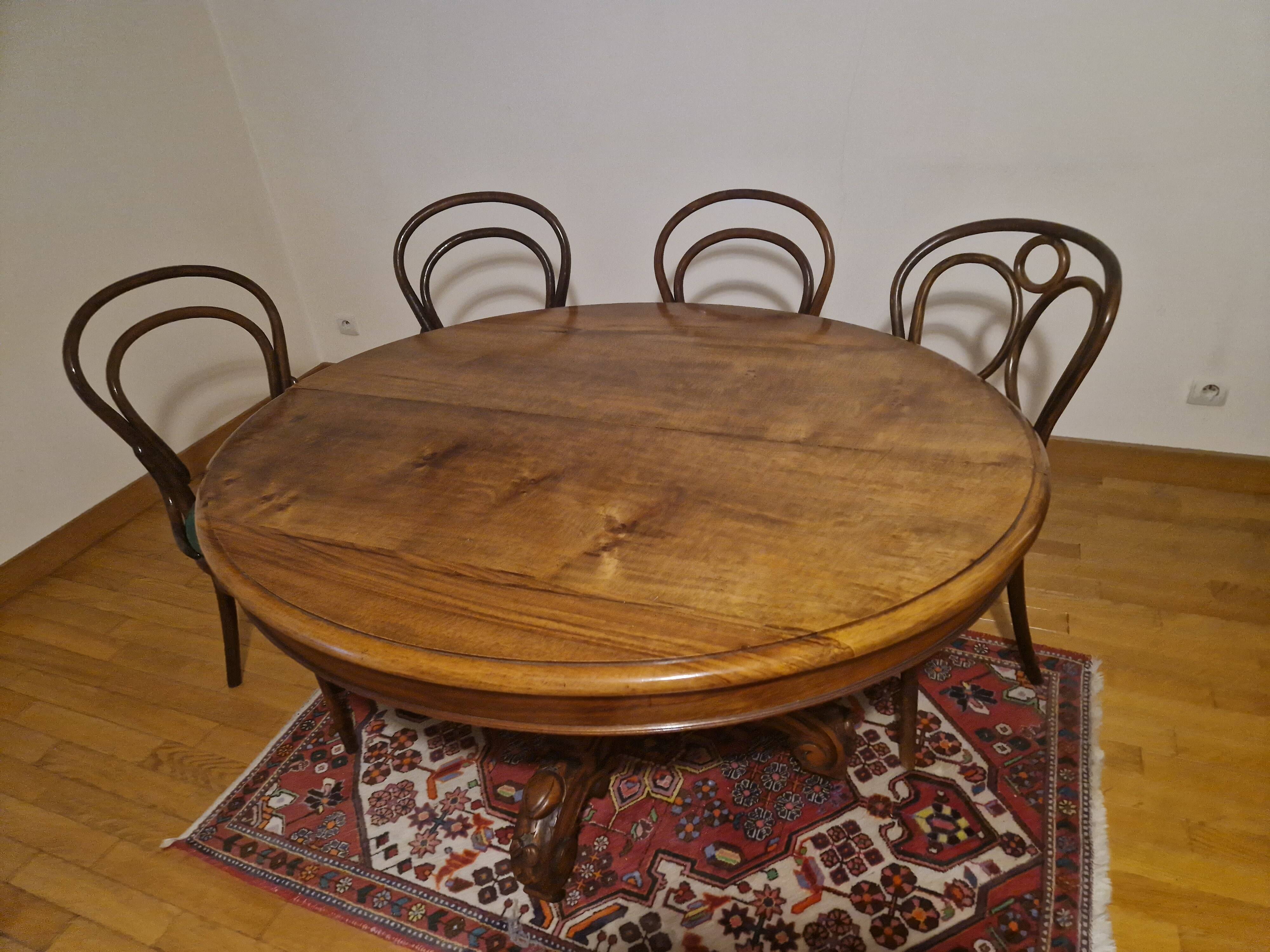 Round walnut table in solid wood, Napoleon III style with extensions - for 14 settings.