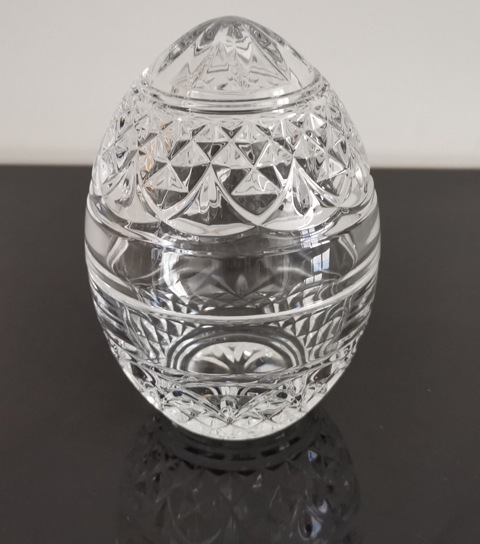 Old crystal drageoir/candy maker in the shape of an egg Cristal d'Arc