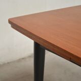 Expandable rectangular dining table