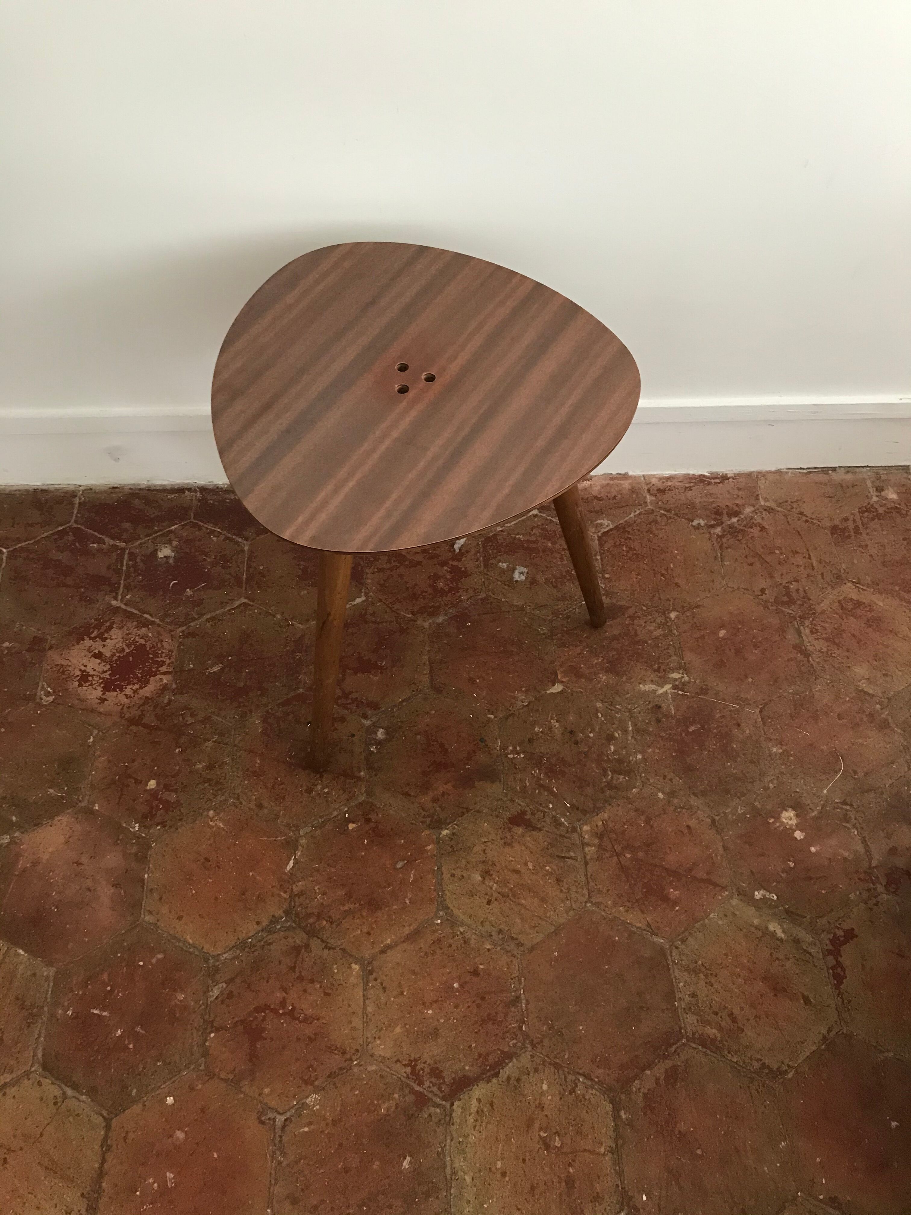 Compas foot tripod side table