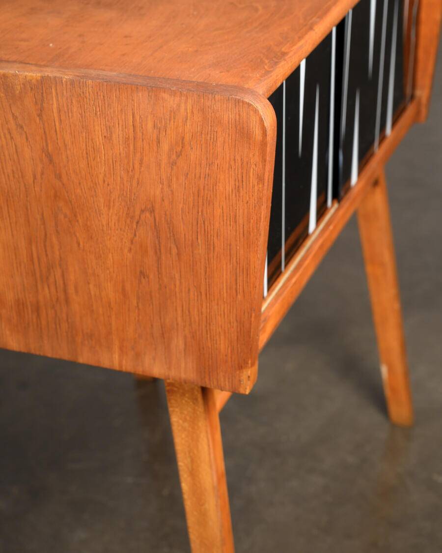 Small graphic storage unit