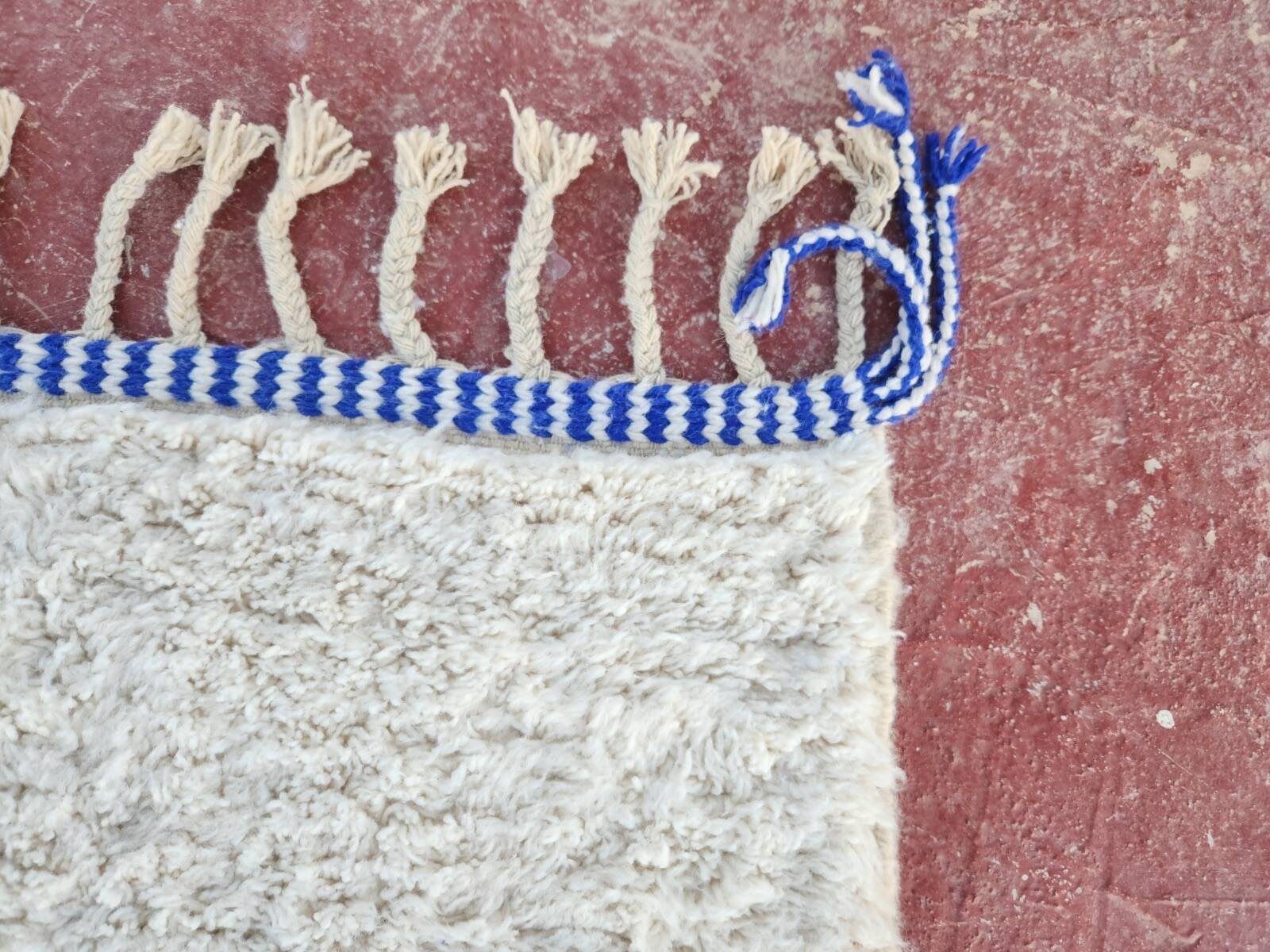 Beni Ouarain rug 300x200 cm – Thick wool, Klein blue artistic design
