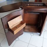 Sewing machine cabinet