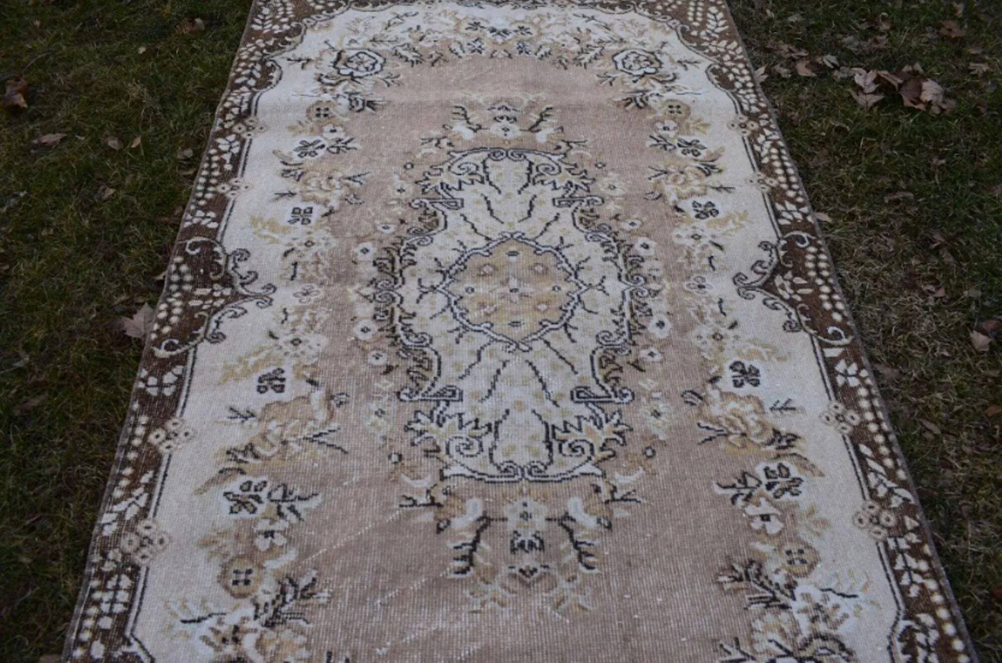 Vintage handmade Turkish rug 117x204 cm