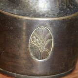 Ancien vase en métal