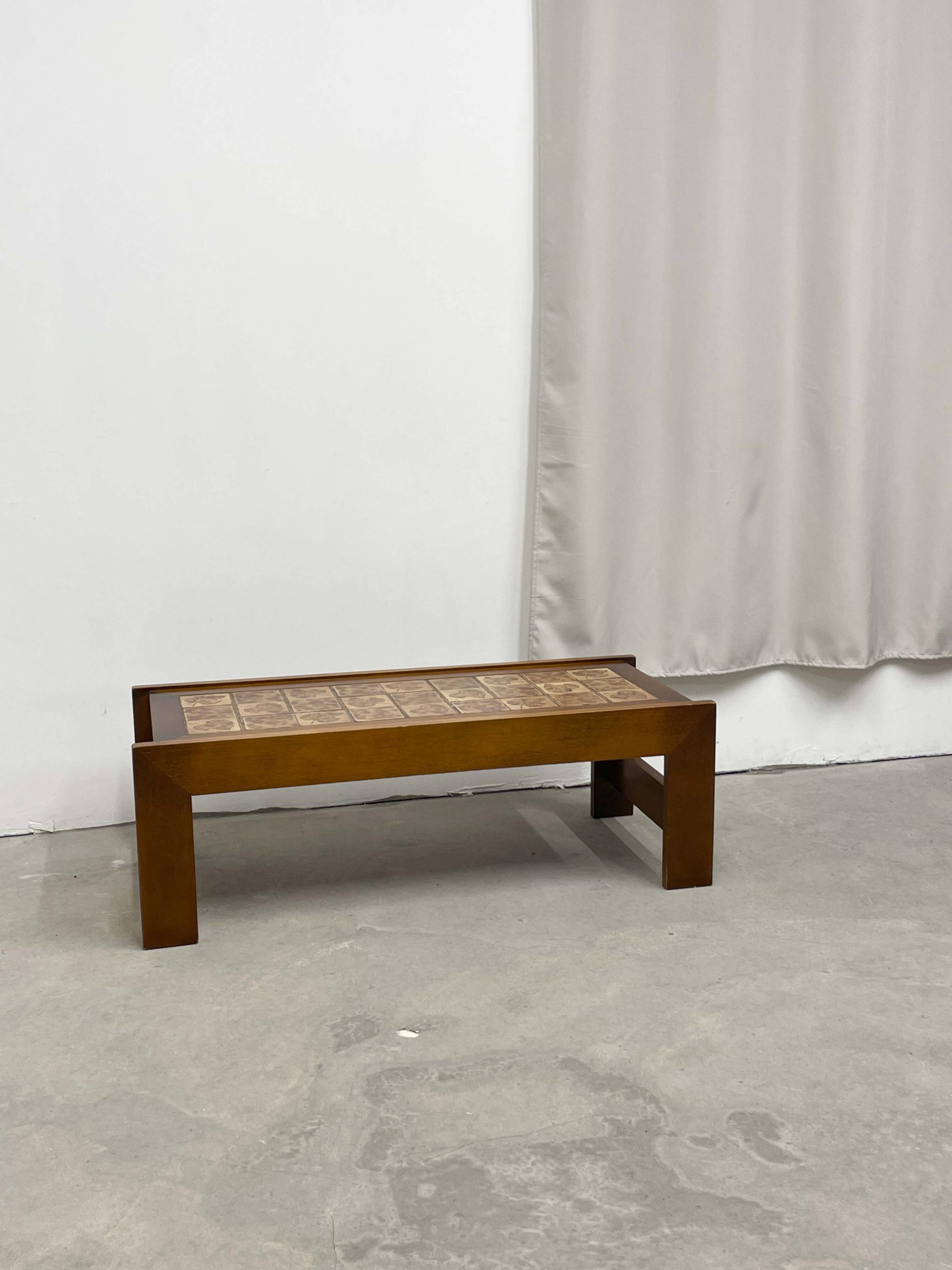 Table basse en bois et céramique