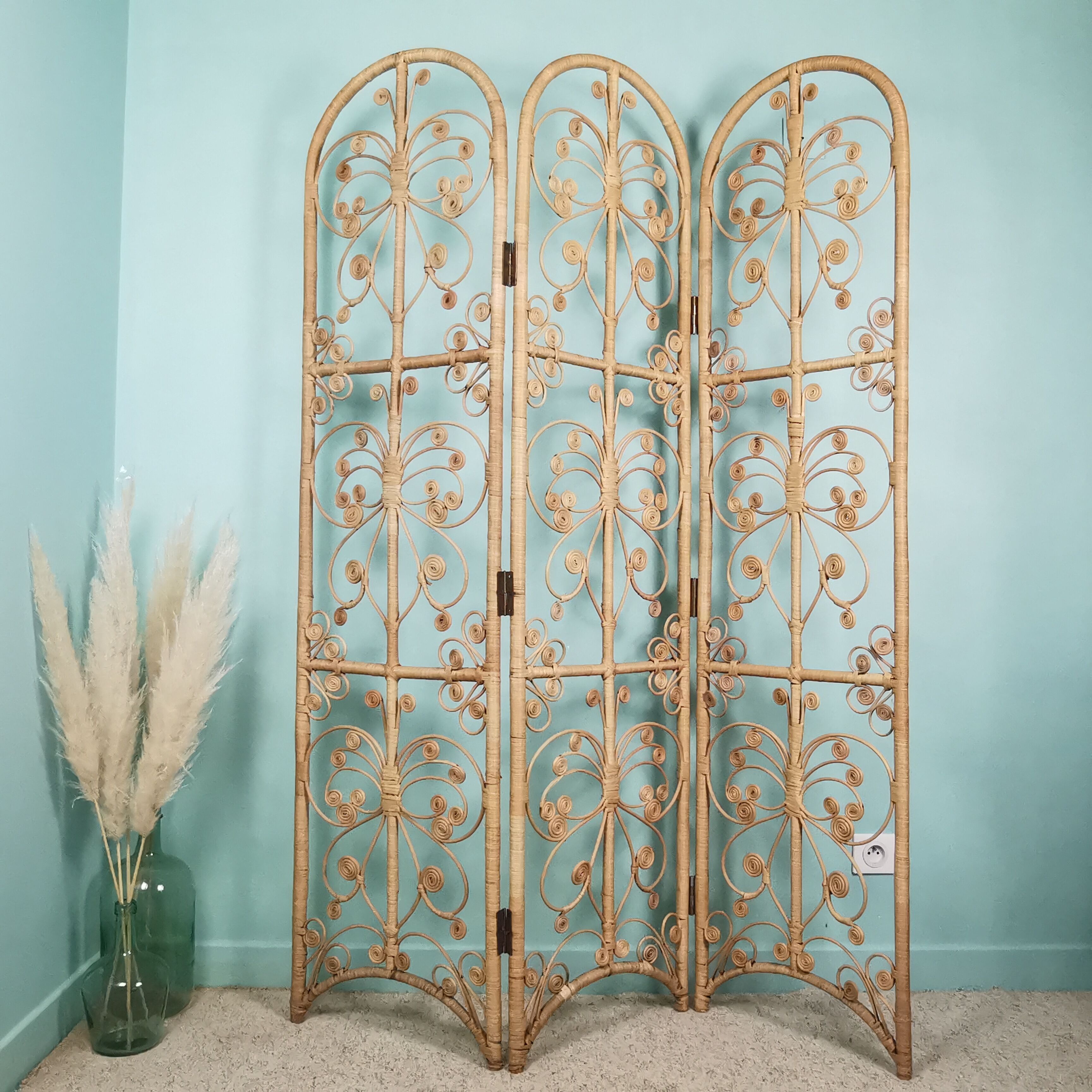 Peacok rattan screen