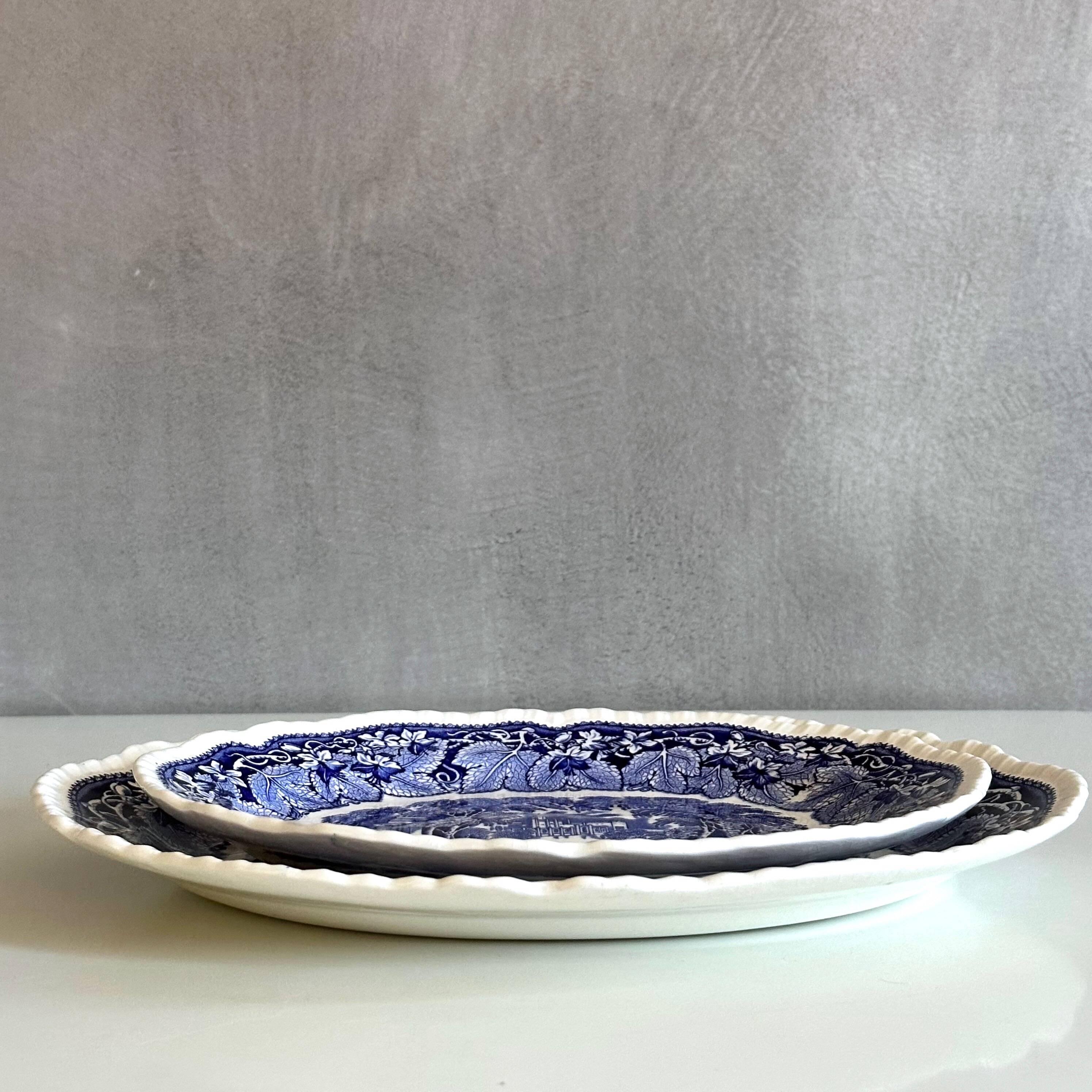 2 plats de service Mason’s Vista Blue – Faïence anglaise bleue et blanche
