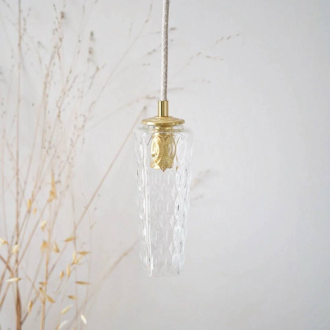 Chiseled glass suspension