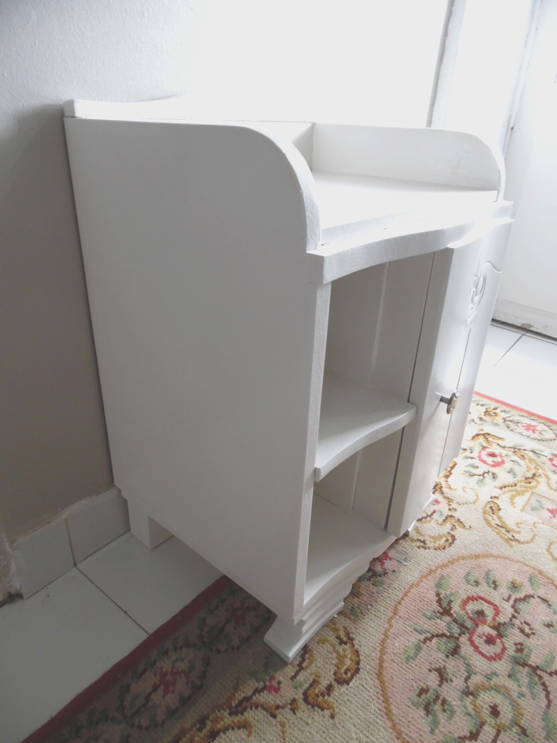 Art deco beside table shabby style