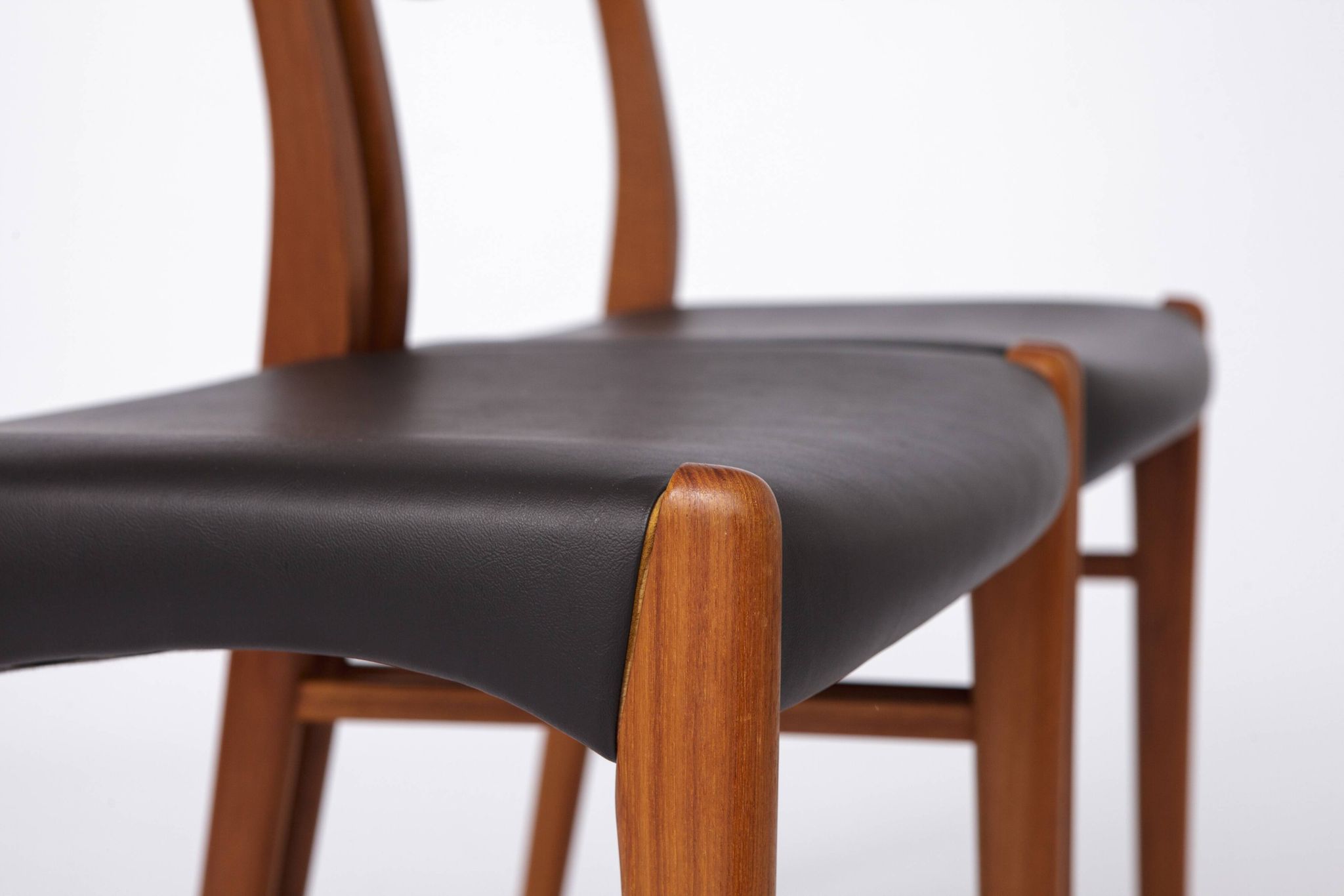 4 Arne Wahl Iversen Mid century teak dining chairs Glyngøre stolefabrik, model GS61