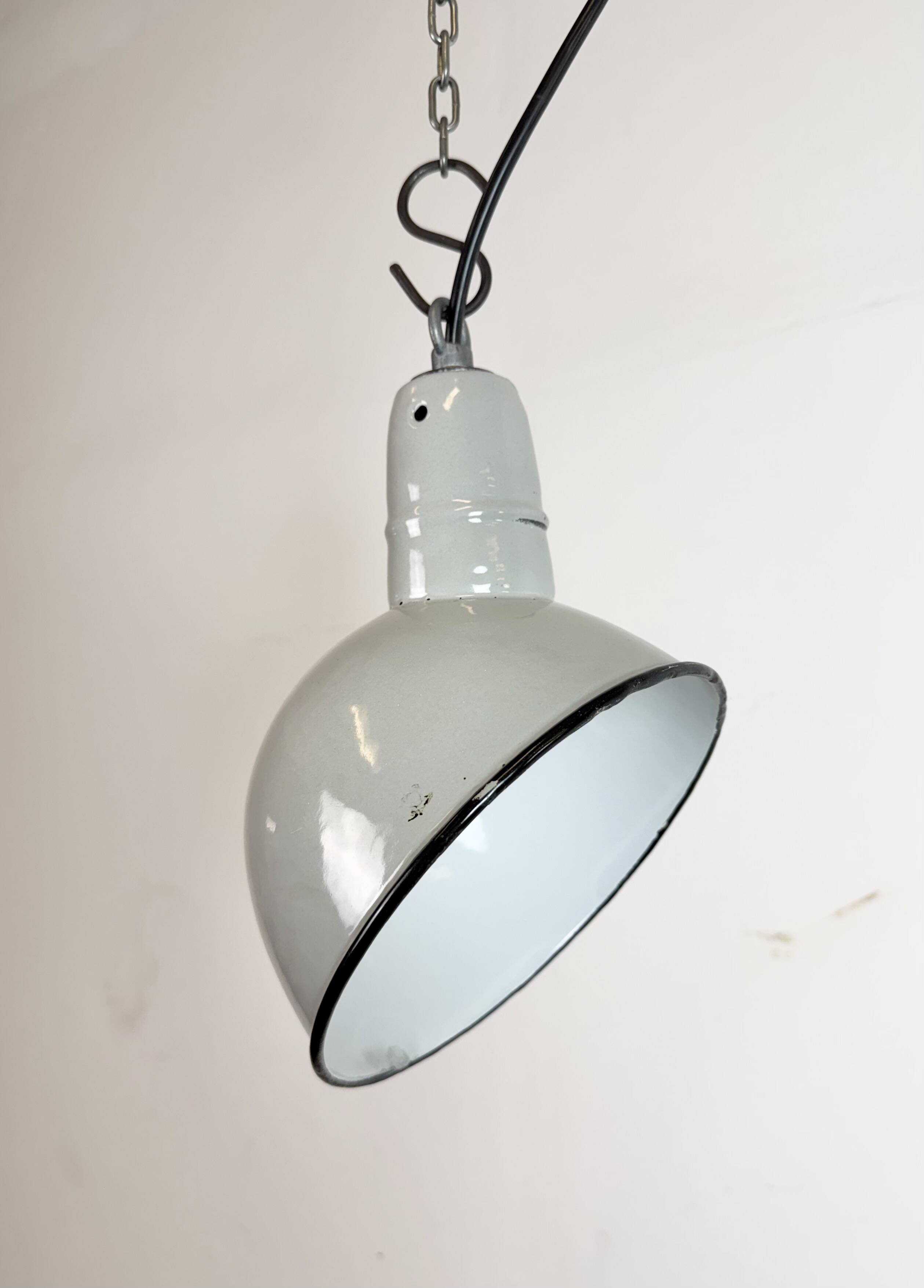 Suspension industrielle en émail gris, années 1960