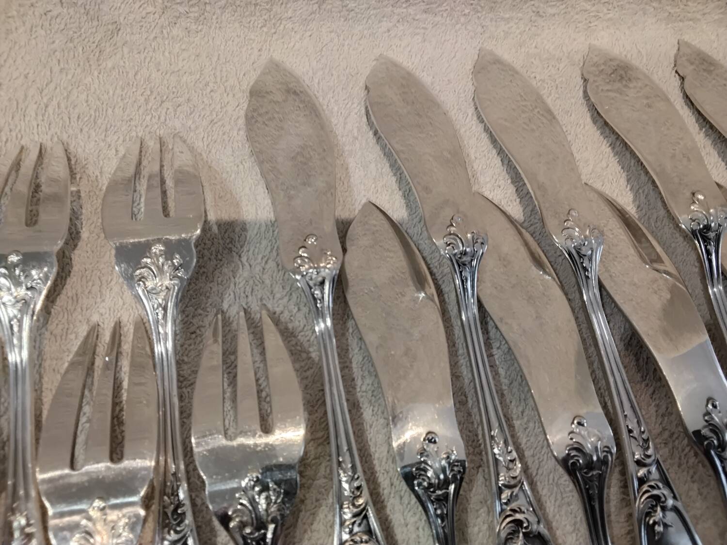 12 fish cutlery pieces, 24 pieces, silver-plated metal, Ercuis Fontenoy silversmith
