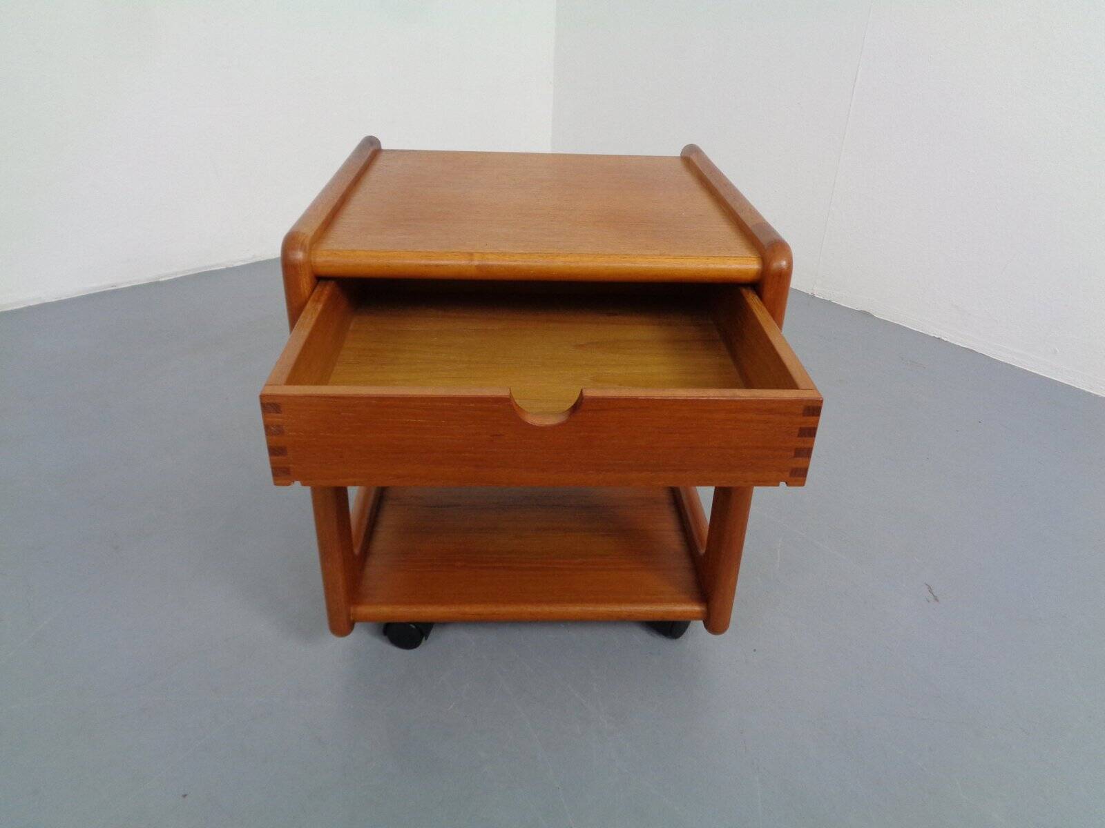 Small rollable teak chest of drawers from Dyrlund, Denmark, 1970s.