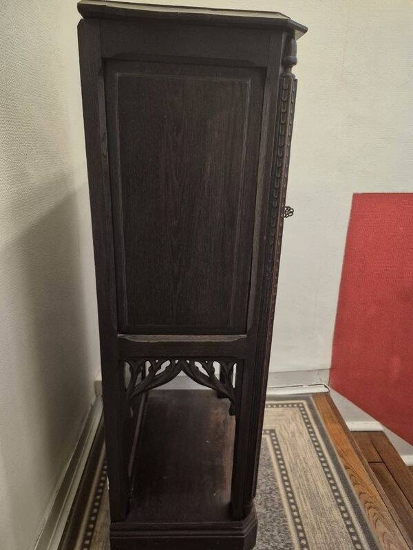 Petit meuble neo gothique