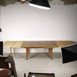 Extendable compass foot table