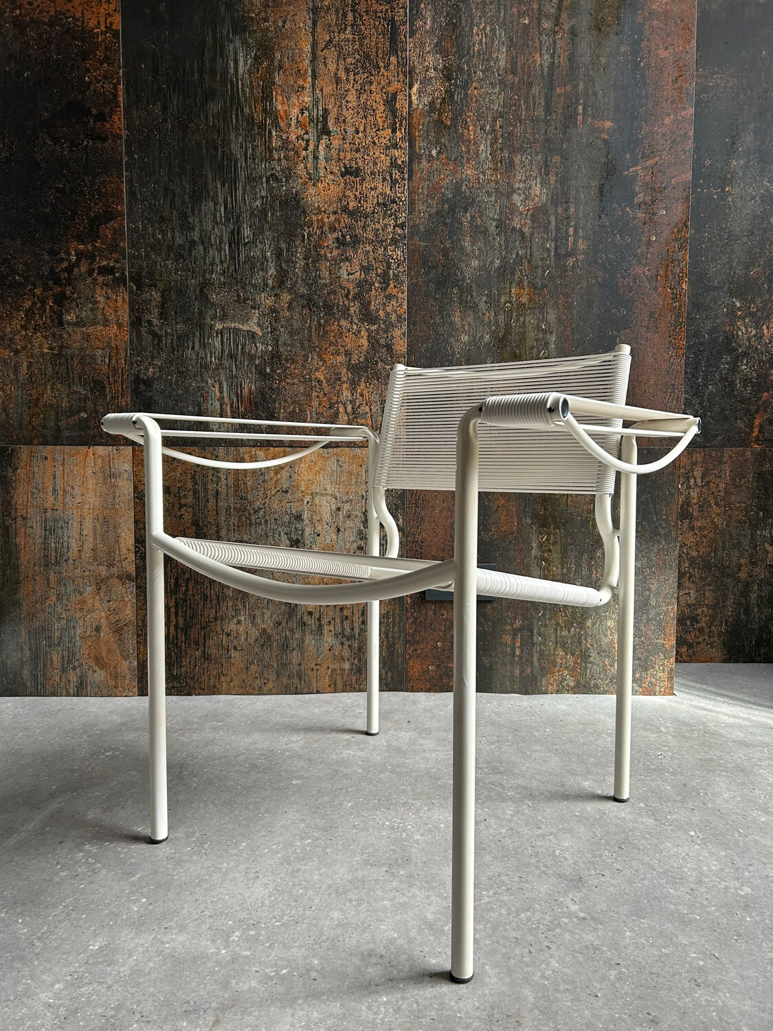 Chaise spaghetti pour Alias