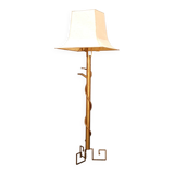 Floor lamp in hammered brass and gilded metal with reptilian decoration - Vintage from the 4s to