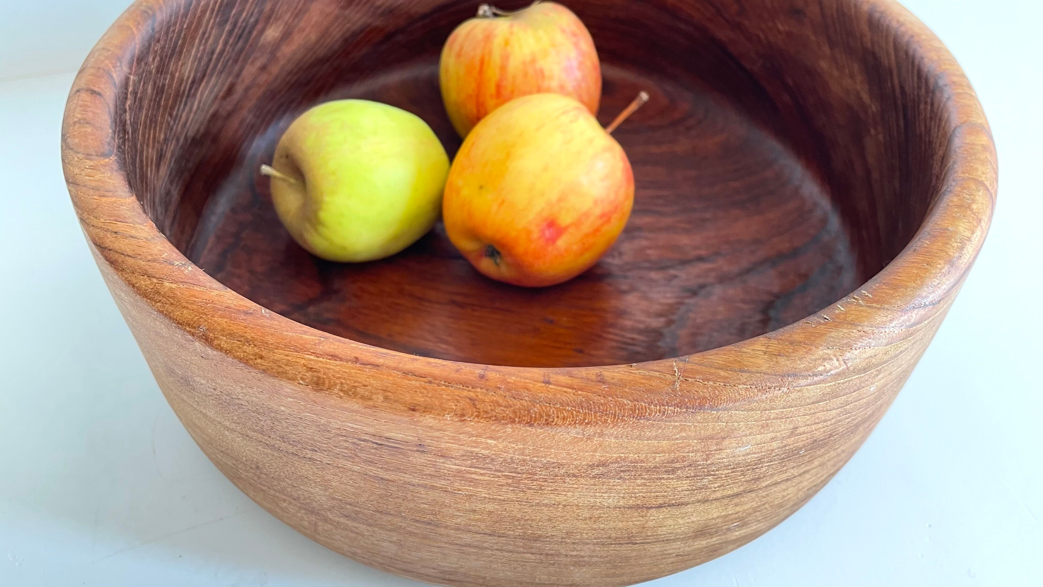 Salad bowl in teak