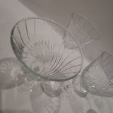 Set de 5 verres à pieds en cristal gravé anciens