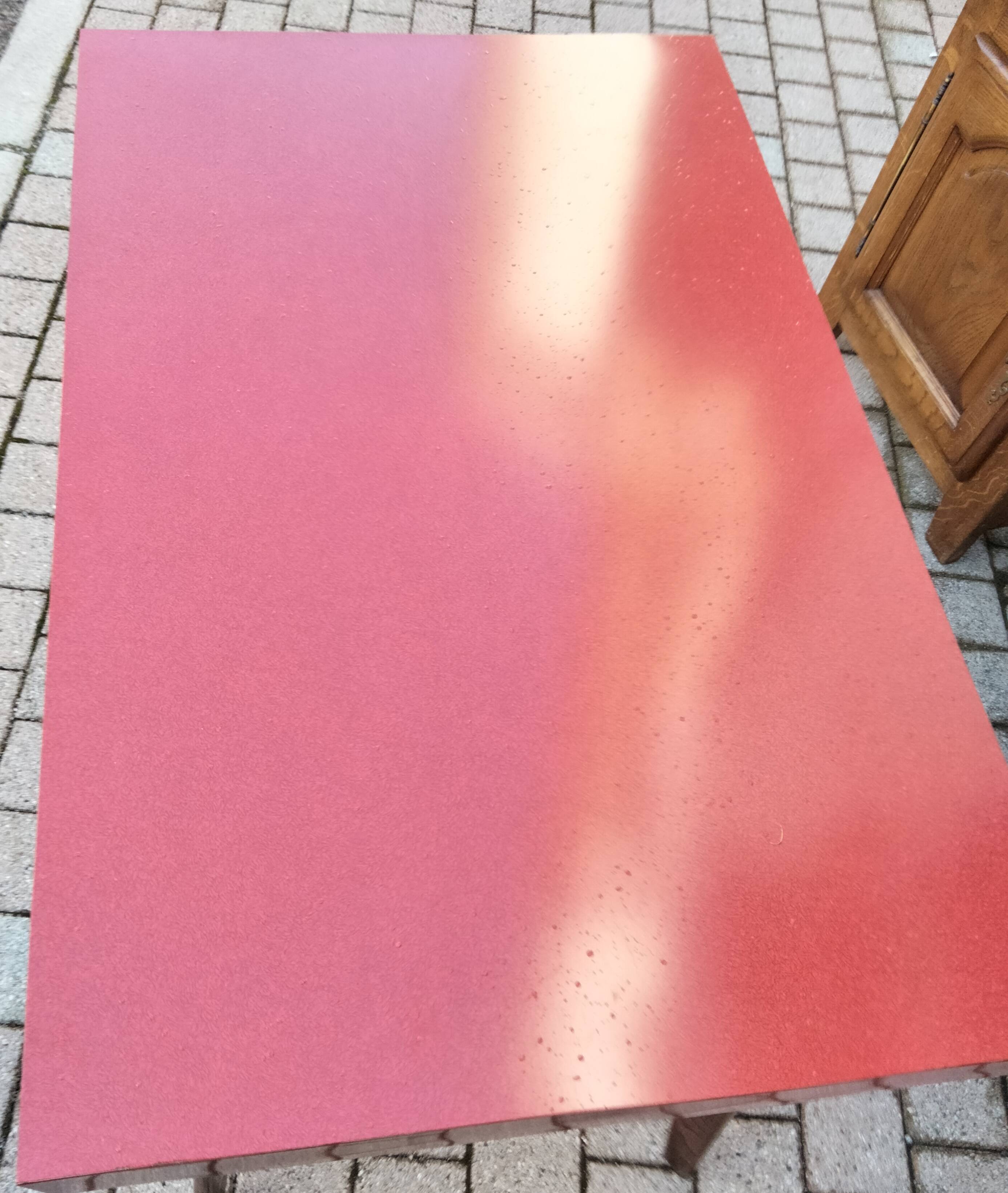 Table formica red foot compass